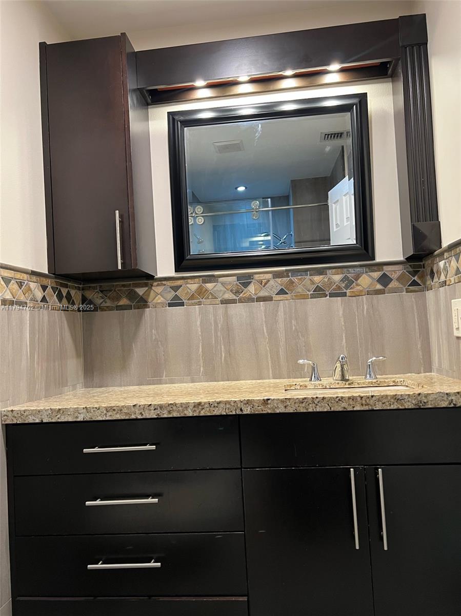 LARO GALLOWAY VILLAS COND - Residential