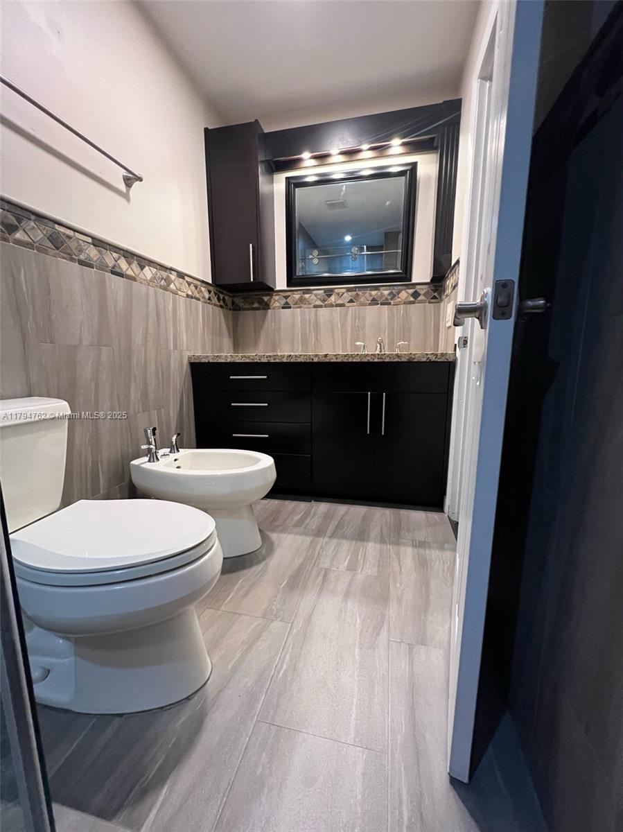 LARO GALLOWAY VILLAS COND - Residential