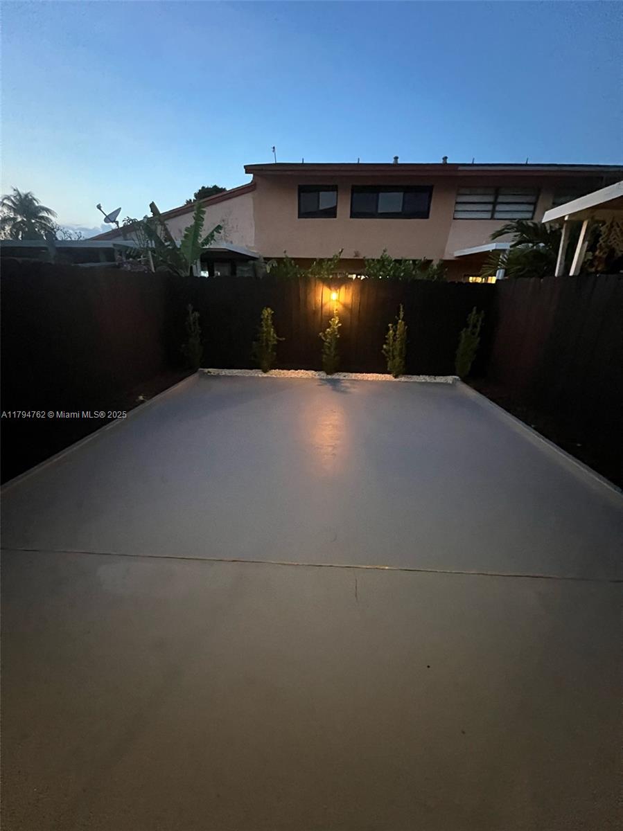 LARO GALLOWAY VILLAS COND - Residential