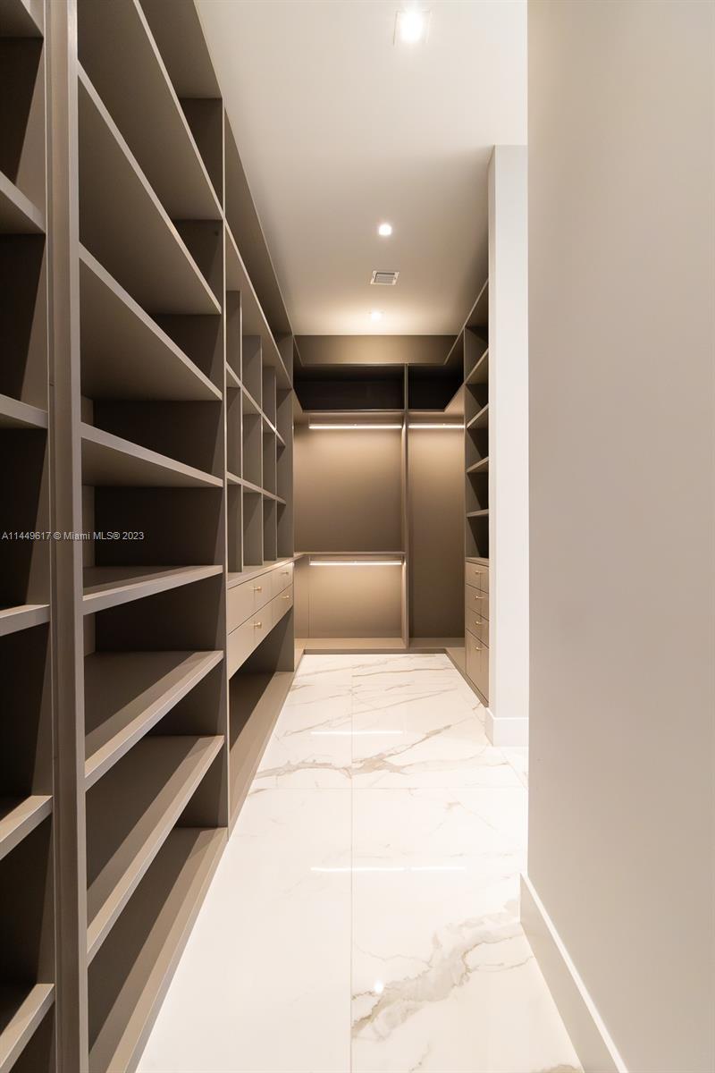 WESTON ESTATES - Residential