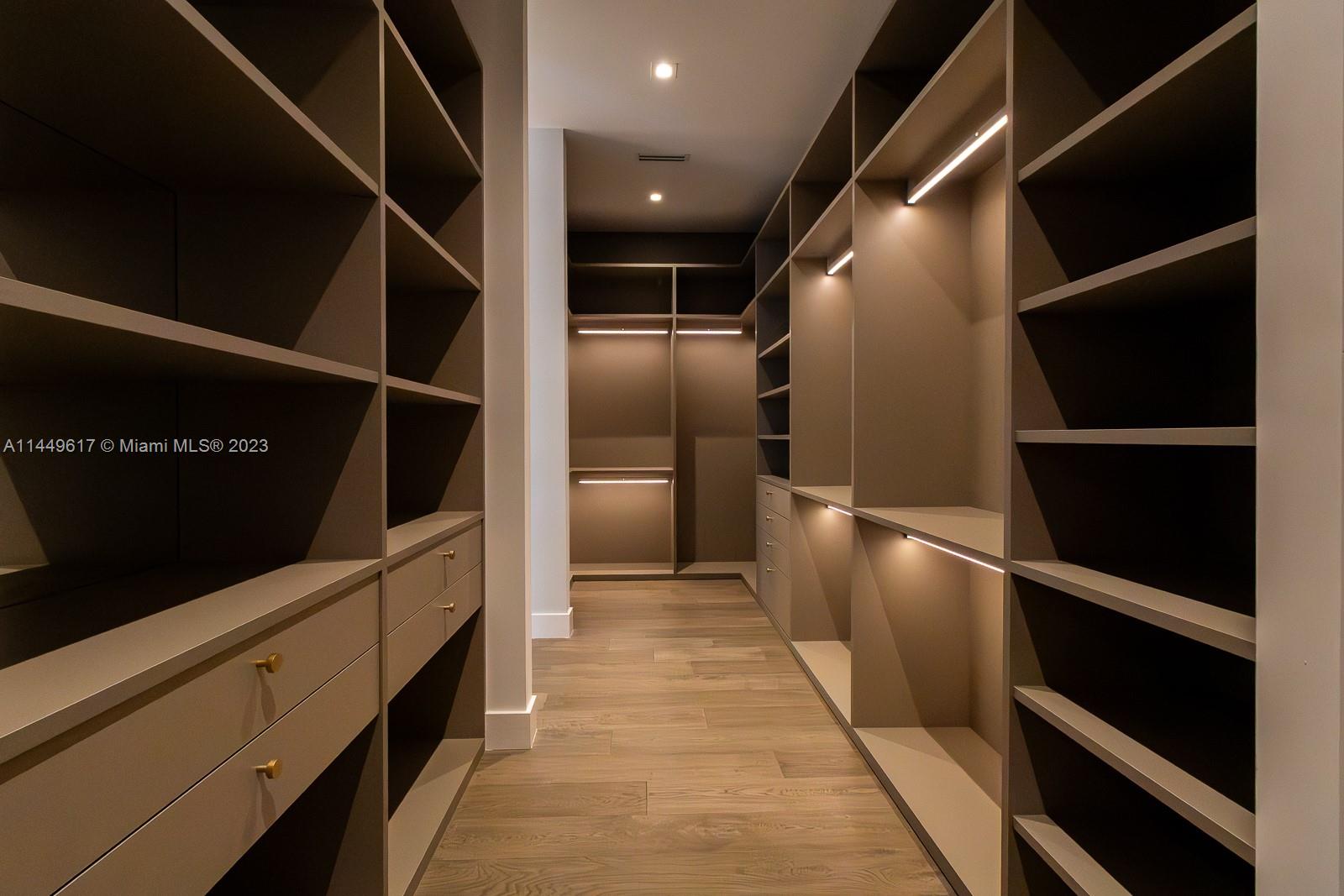 WESTON ESTATES - Residential