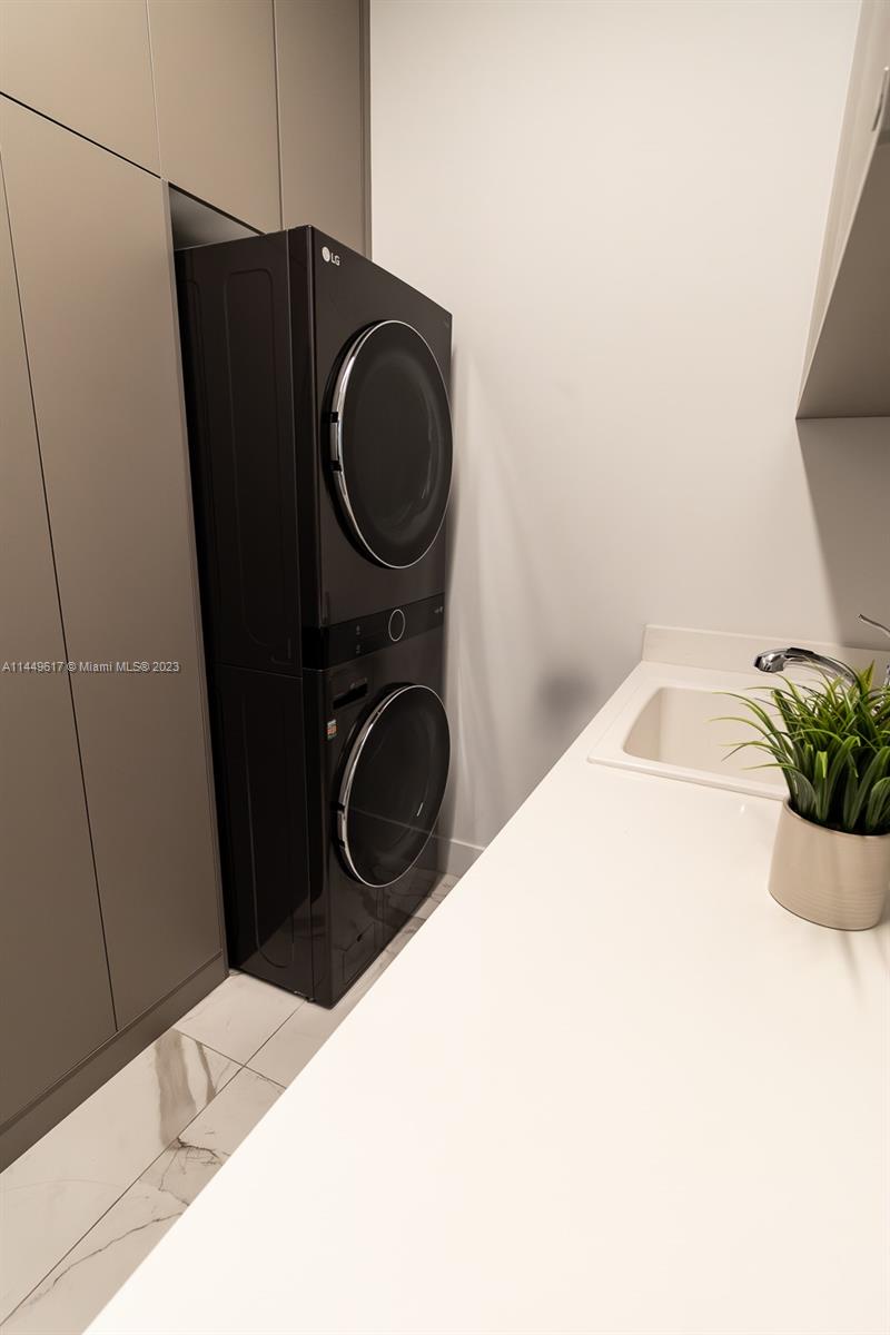 WESTON ESTATES - Residential