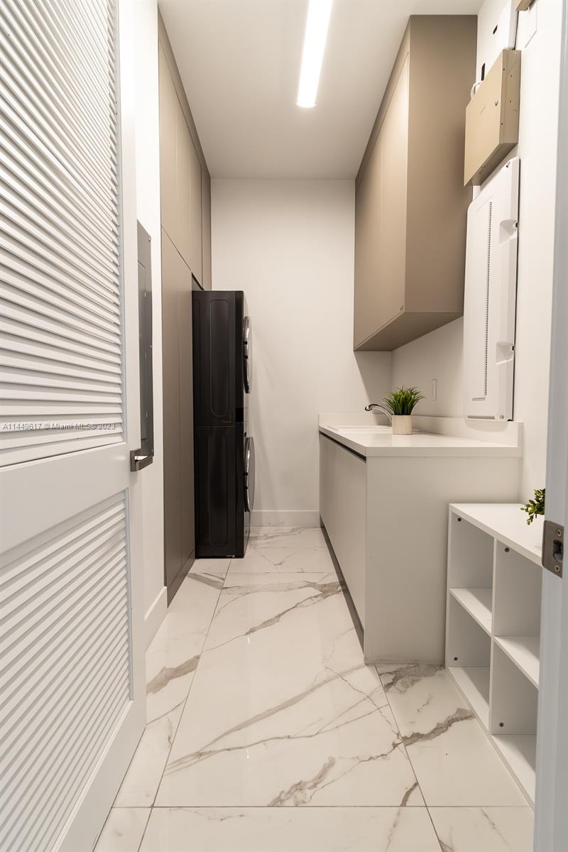 WESTON ESTATES - Residential