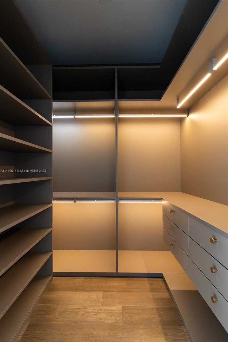 WESTON ESTATES - Residential