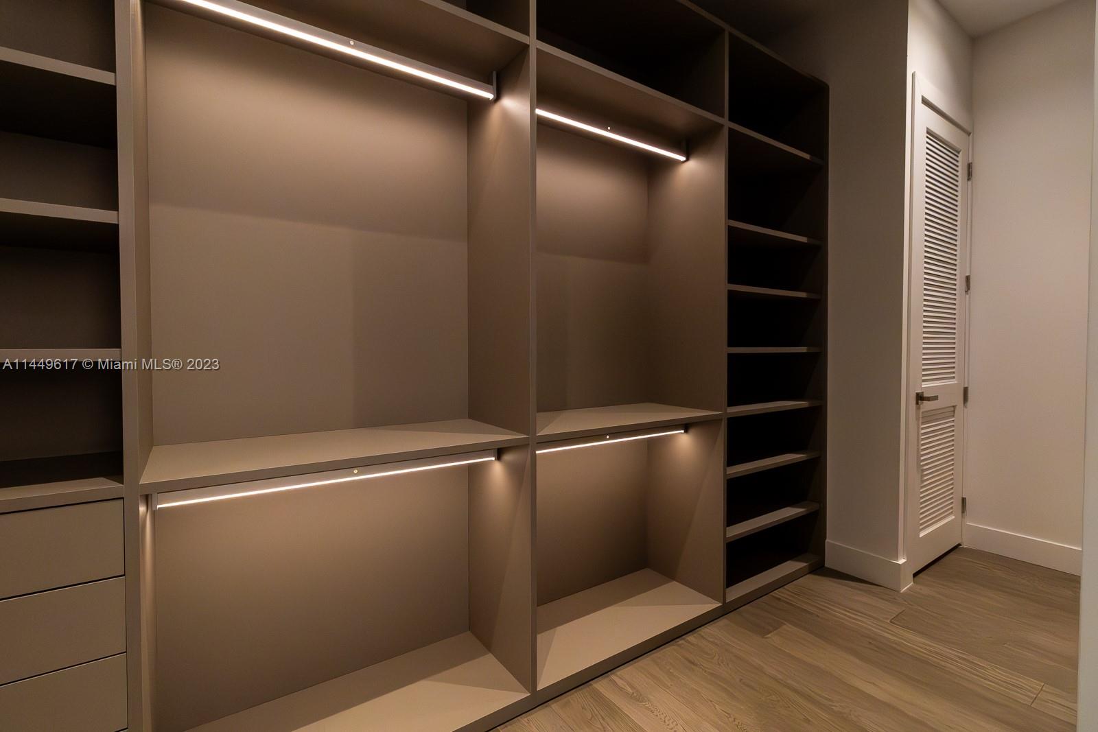 WESTON ESTATES - Residential