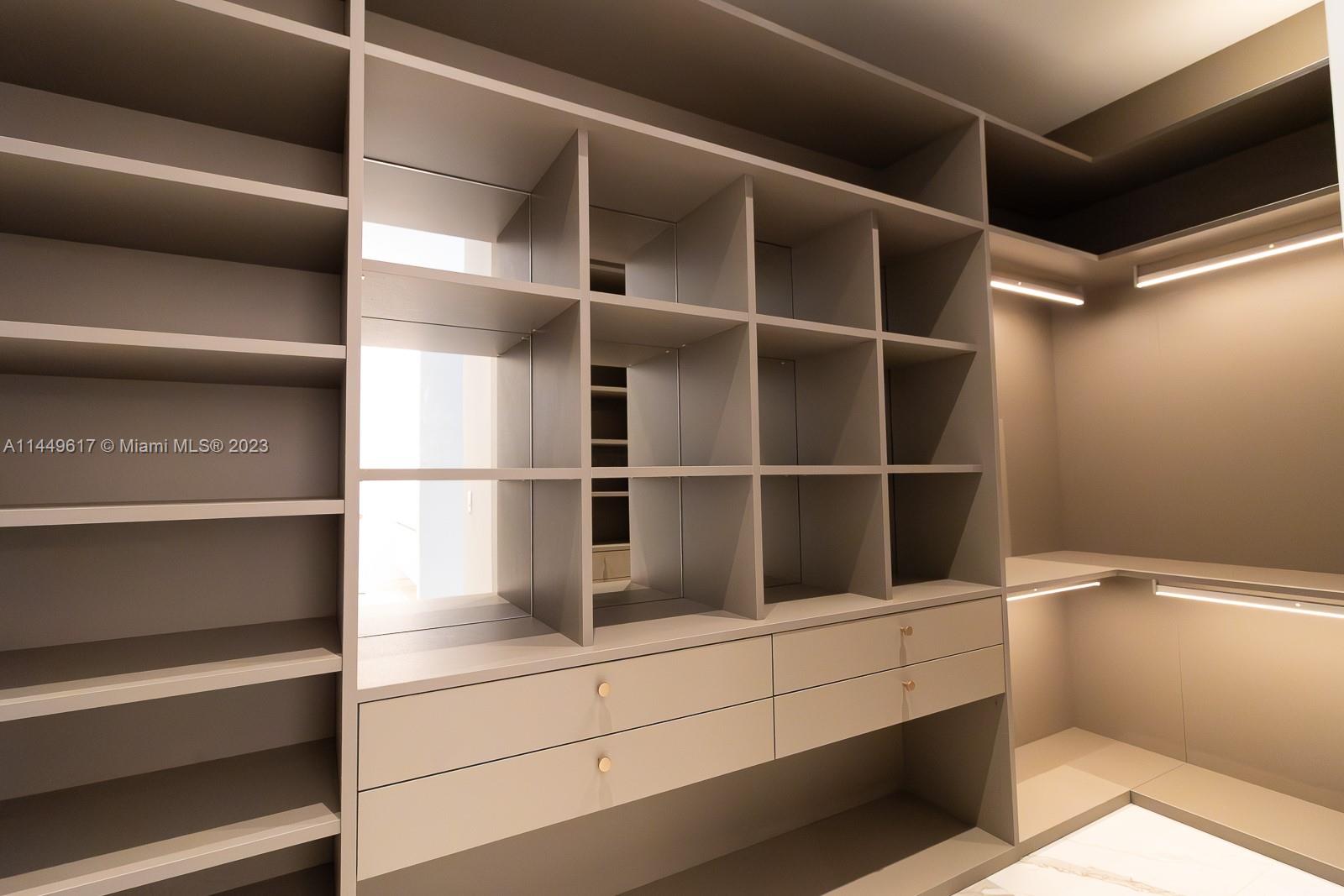 WESTON ESTATES - Residential