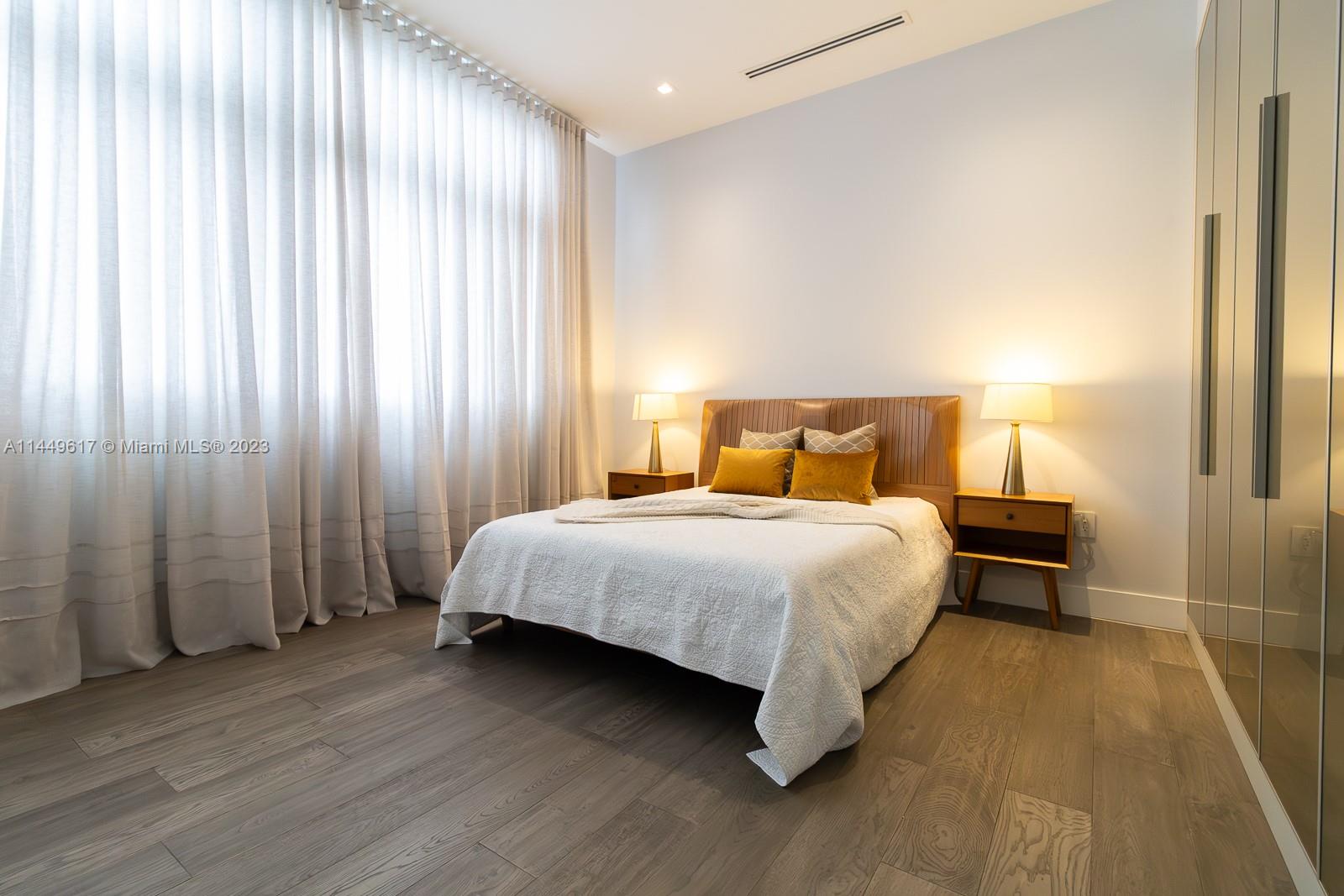 WESTON ESTATES - Residential