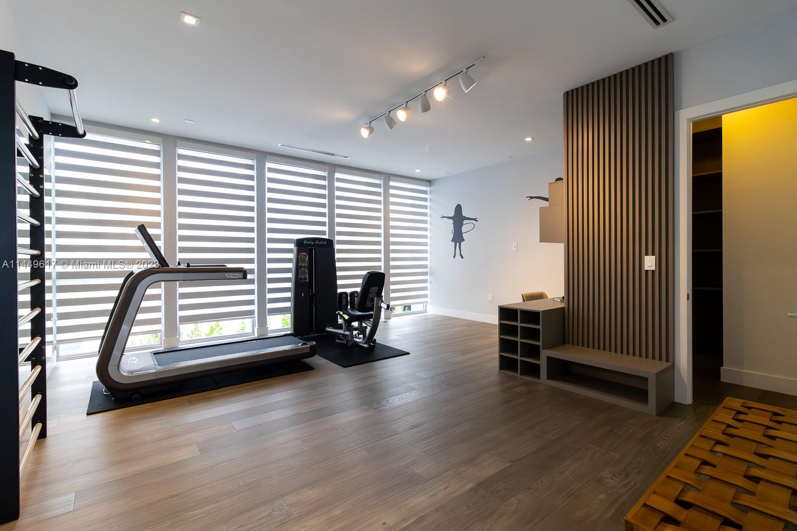 WESTON ESTATES - Residential