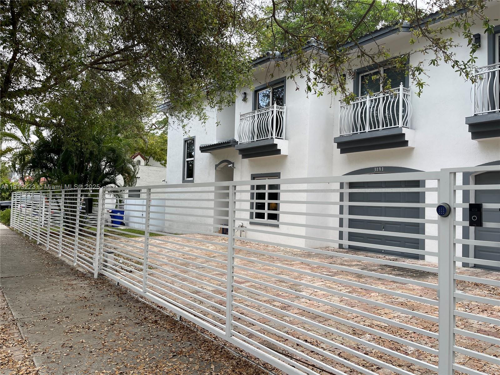 PALMHURST - Residential Lease