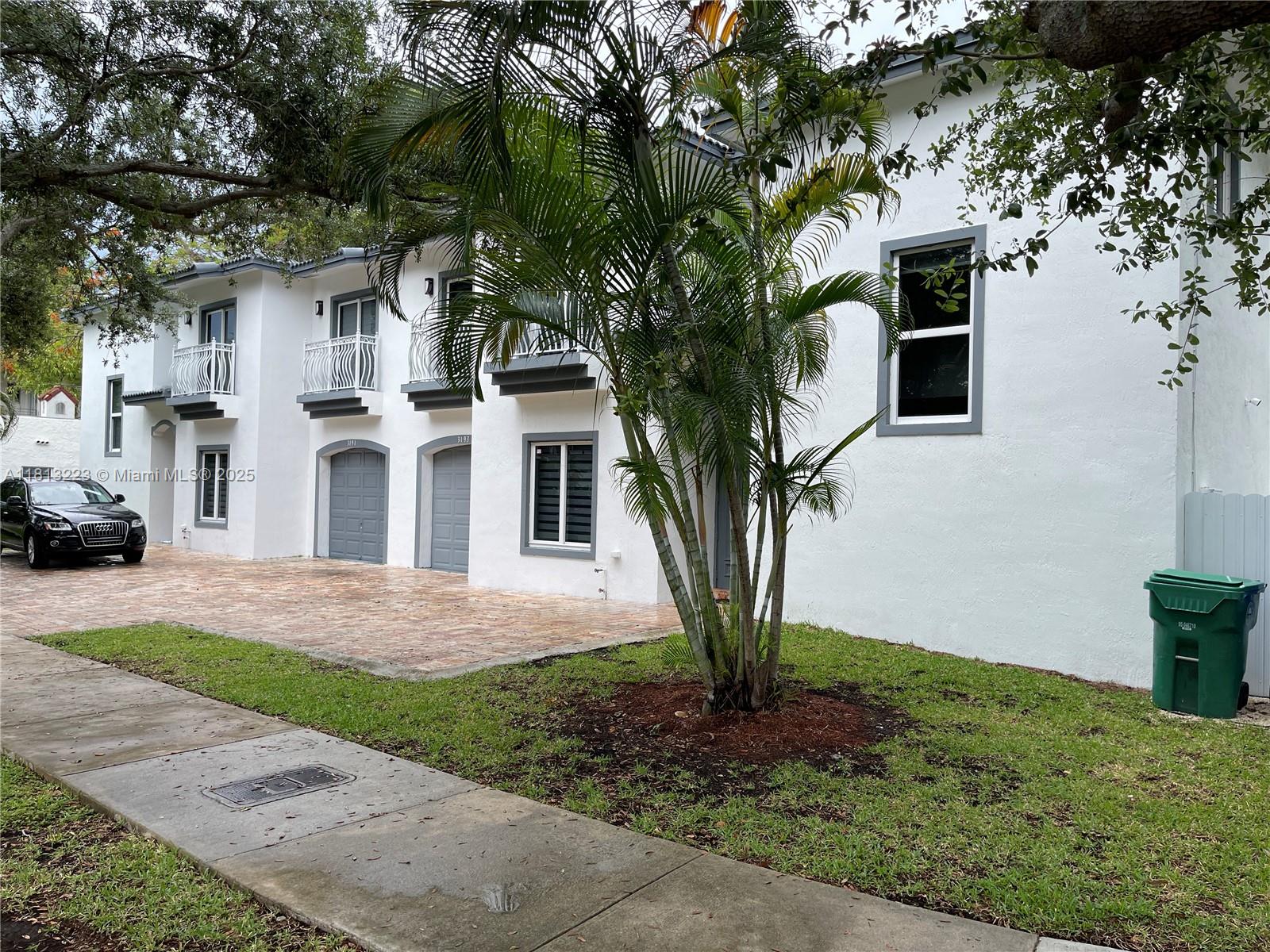 PALMHURST - Residential Lease