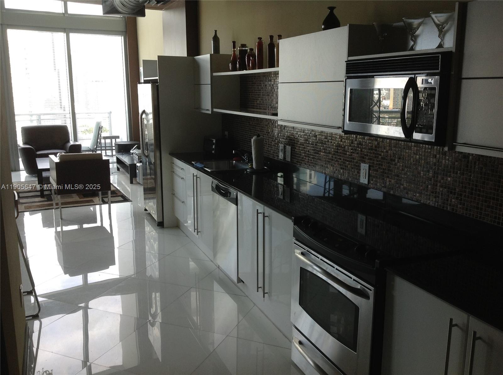 690 SW 1st Ct PHI-01