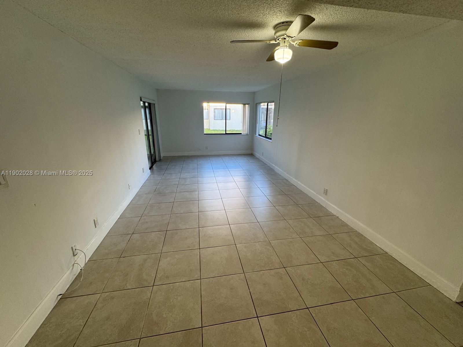 RACQUET CLUB VILLAGE APAR - Residential Lease