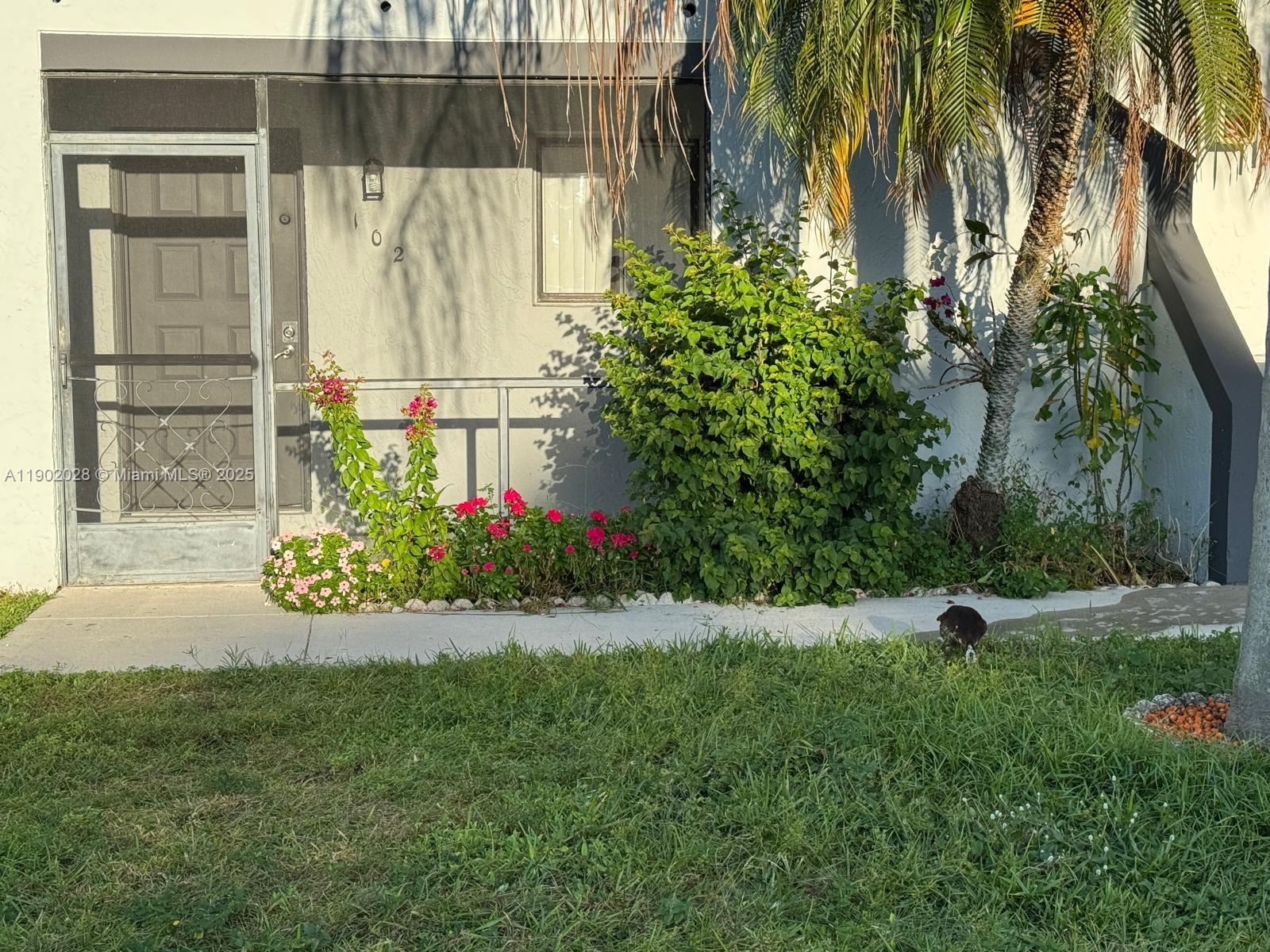 RACQUET CLUB VILLAGE APAR - Residential Lease