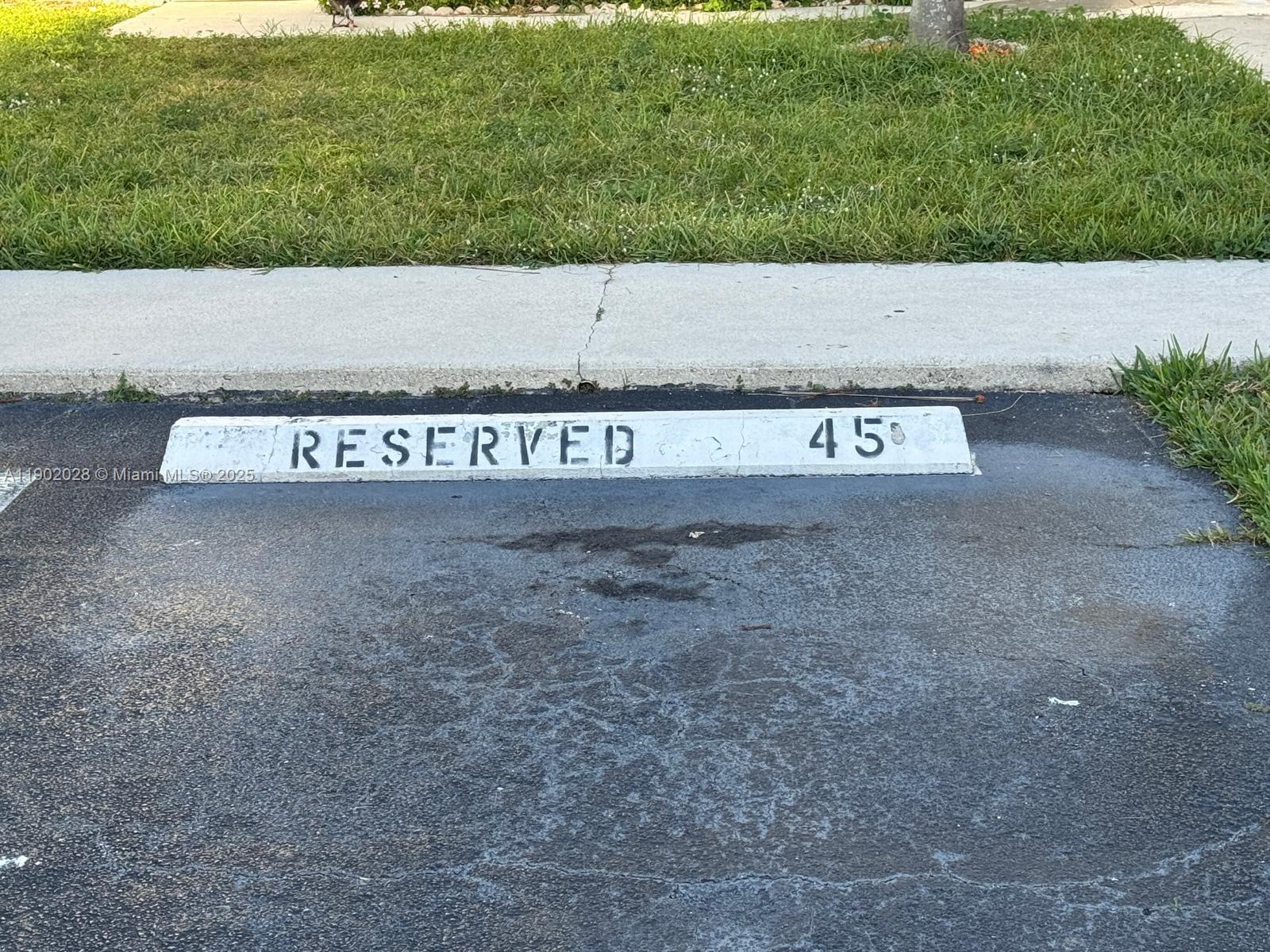 RACQUET CLUB VILLAGE APAR - Residential Lease