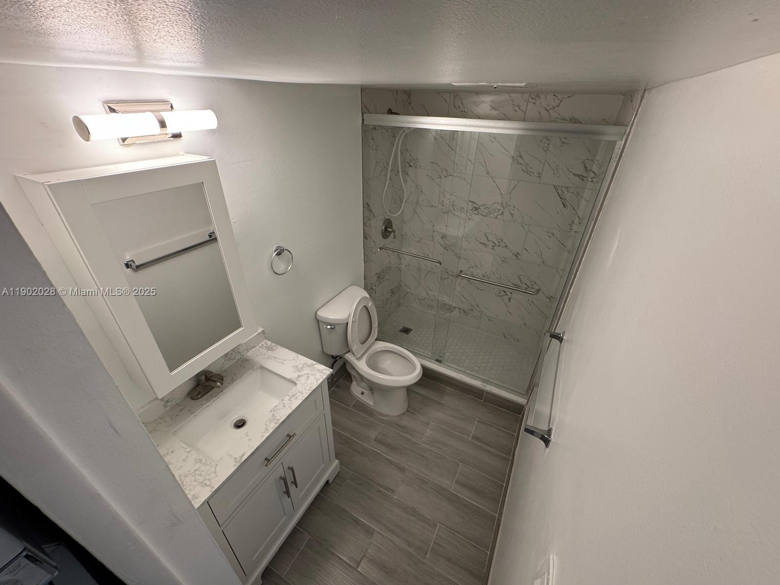 RACQUET CLUB VILLAGE APAR - Residential Lease