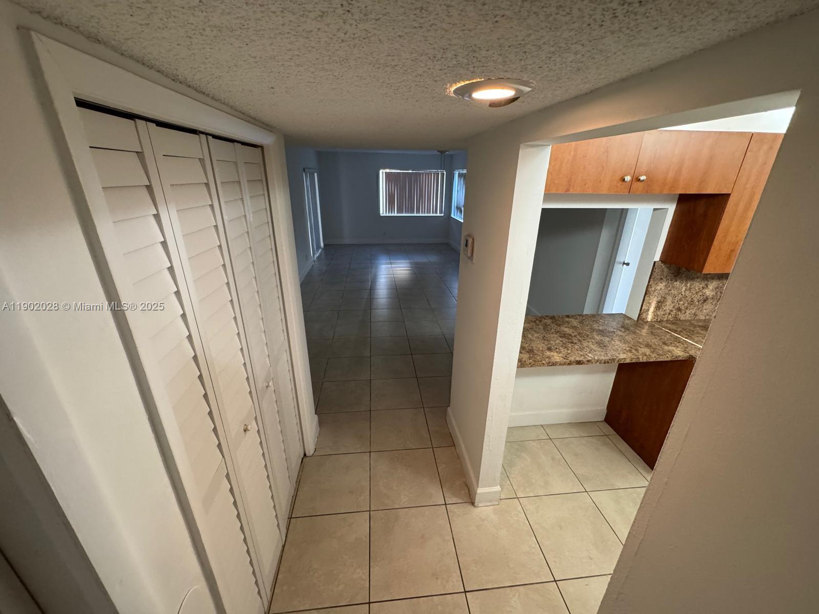 RACQUET CLUB VILLAGE APAR - Residential Lease