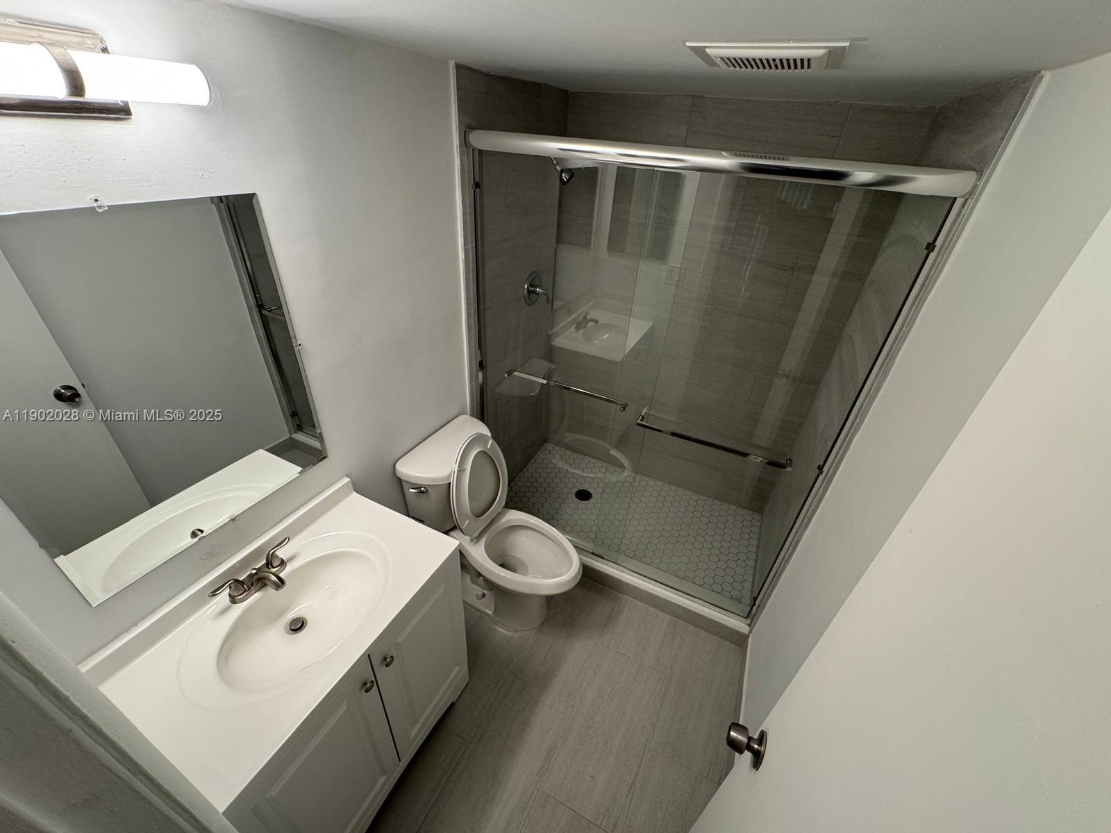 RACQUET CLUB VILLAGE APAR - Residential Lease