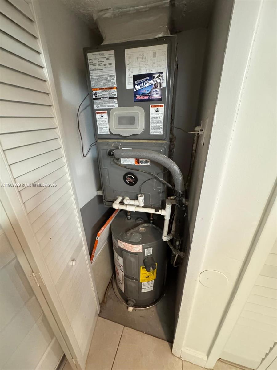 RACQUET CLUB VILLAGE APAR - Residential Lease