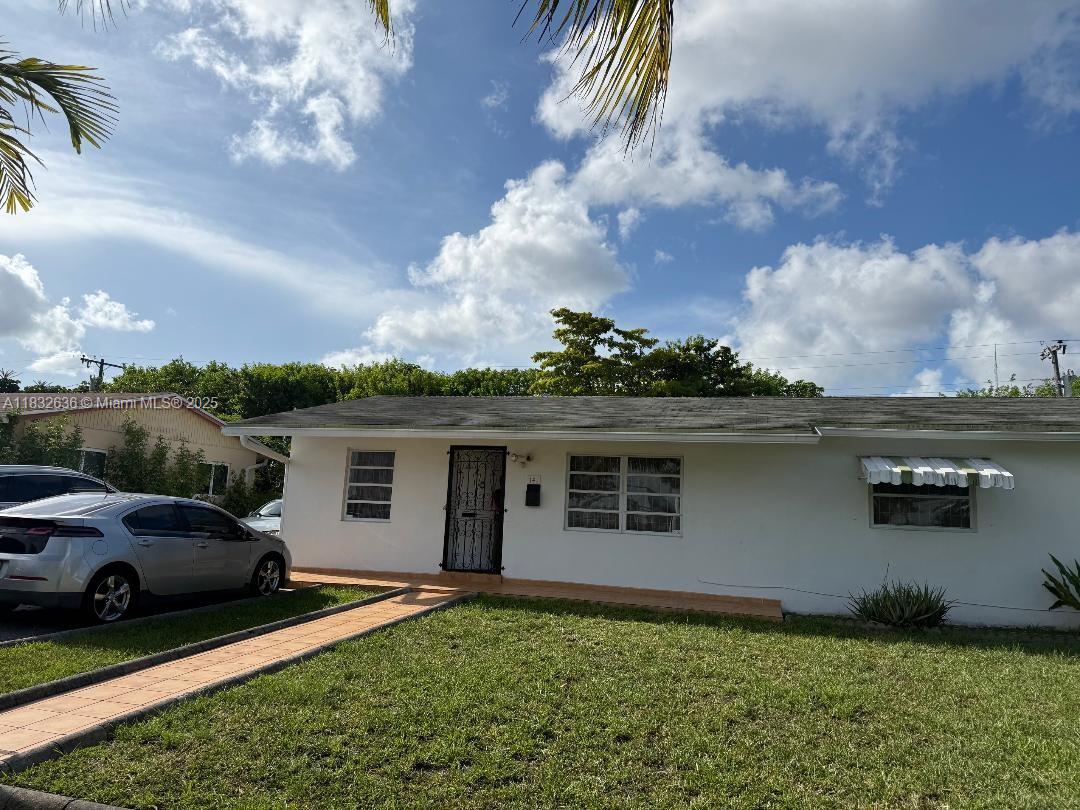 Single Family Home, centrally located near school, express way and beaches. Perfect for fist time home buyer and investors, seller very motivated...