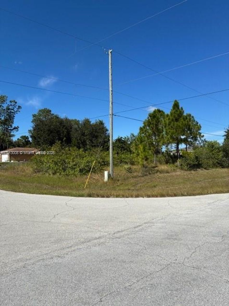 Build your dream home on this beautiful ¼-acre corner lot located in a growing residential area of LaBelle, FL. Situated in a quiet neighborhood with paved roads, available utilities, and newly built homes nearby, this property offers the perfect combination of convenience and opportunity.