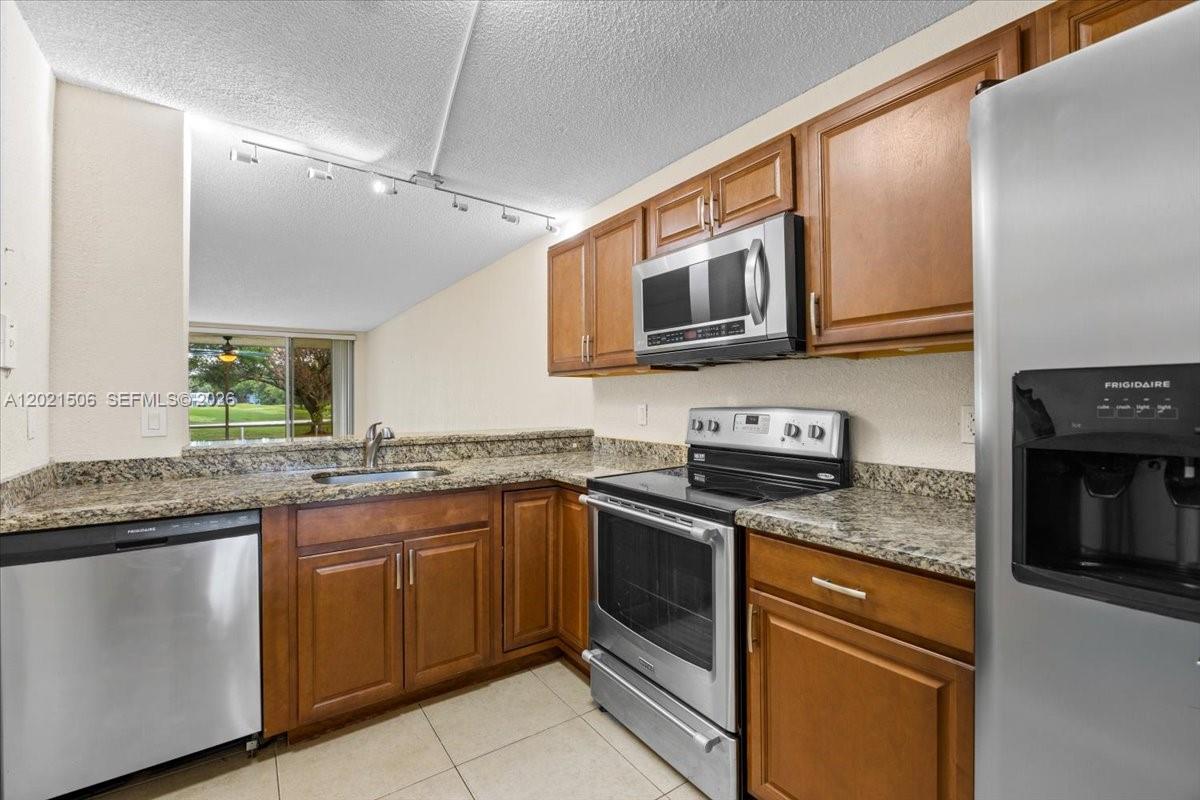 CONDO 5 OF SABAL PALM CON - Residential