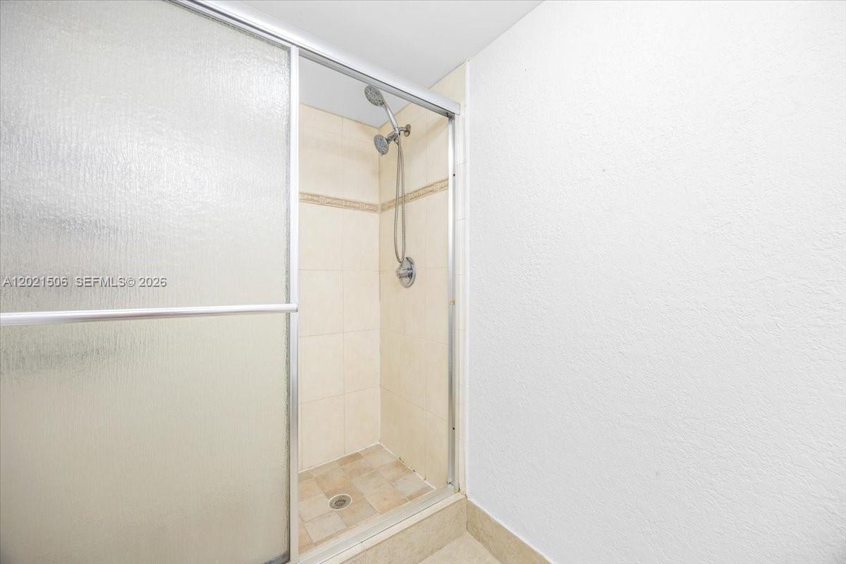 CONDO 5 OF SABAL PALM CON - Residential
