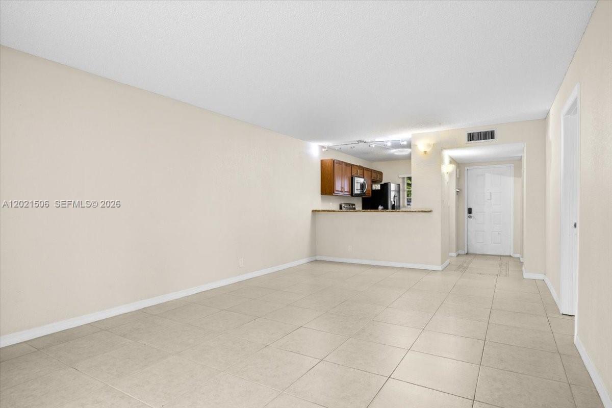 CONDO 5 OF SABAL PALM CON - Residential