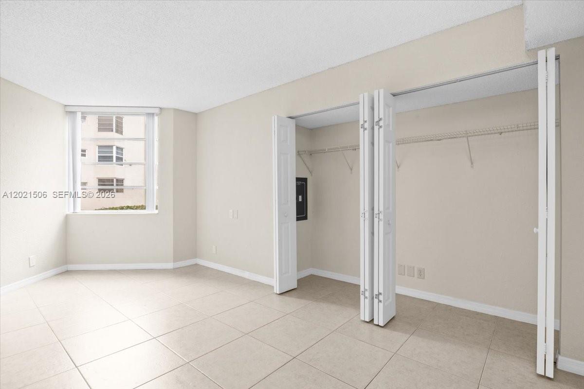 CONDO 5 OF SABAL PALM CON - Residential