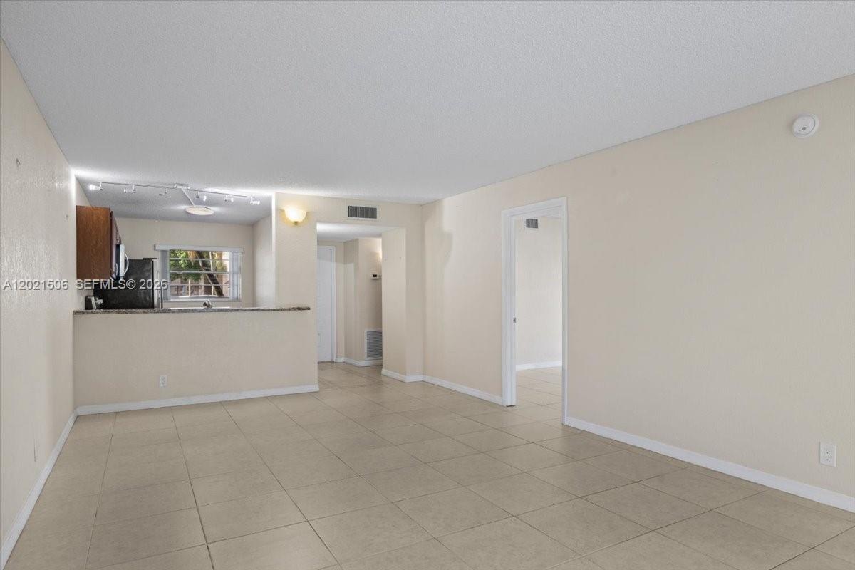 CONDO 5 OF SABAL PALM CON - Residential