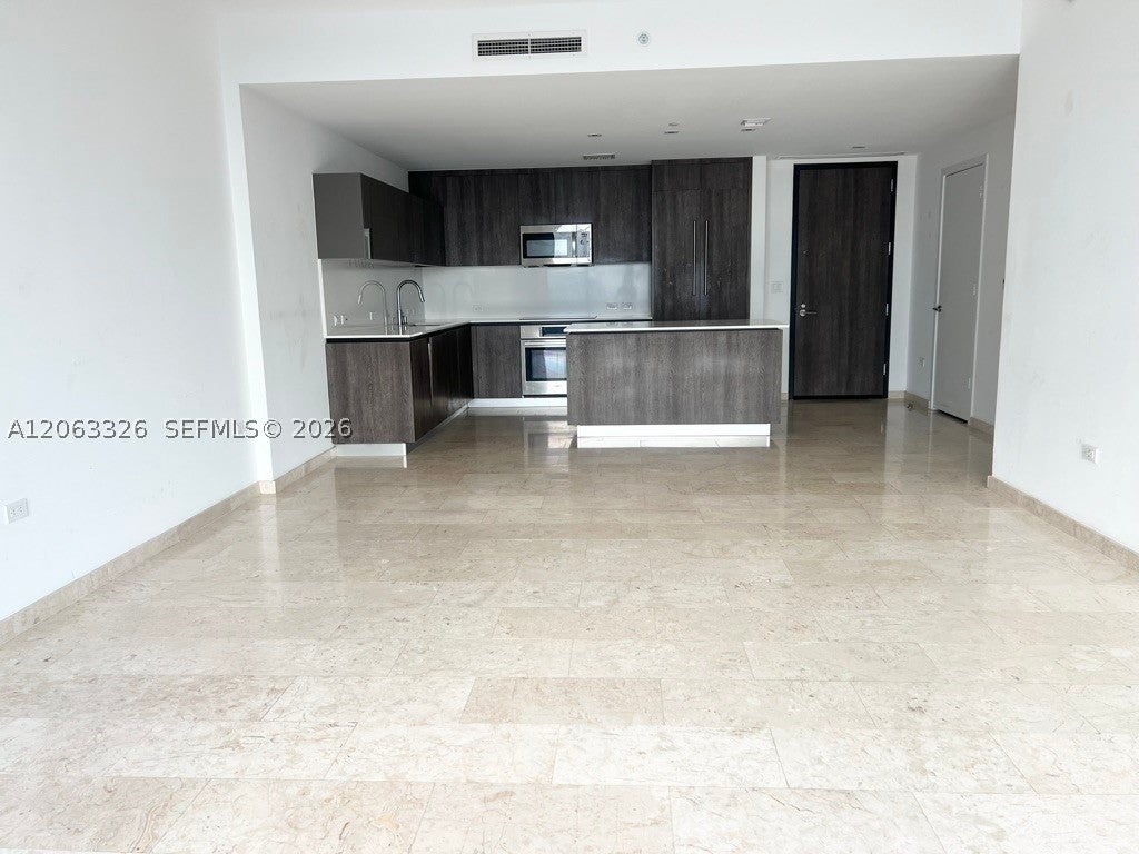 68 SE 6th St 3810