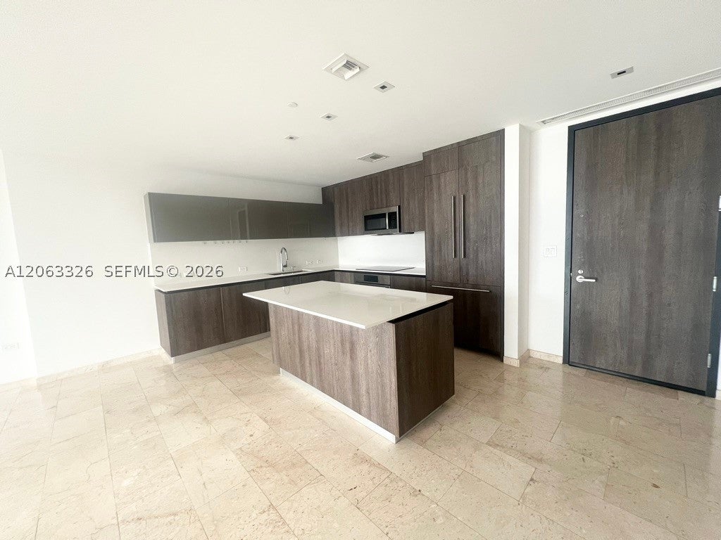 68 SE 6th St 3810