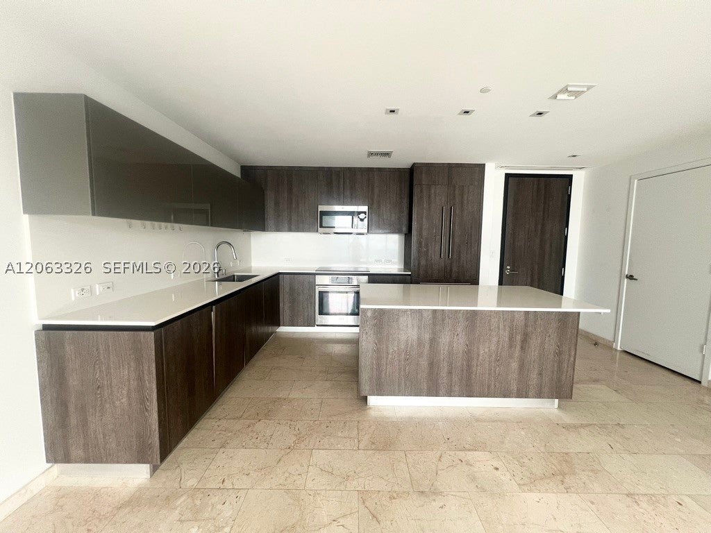 68 SE 6th St 3810