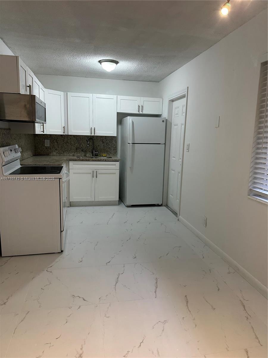 1733 Mayo St 2