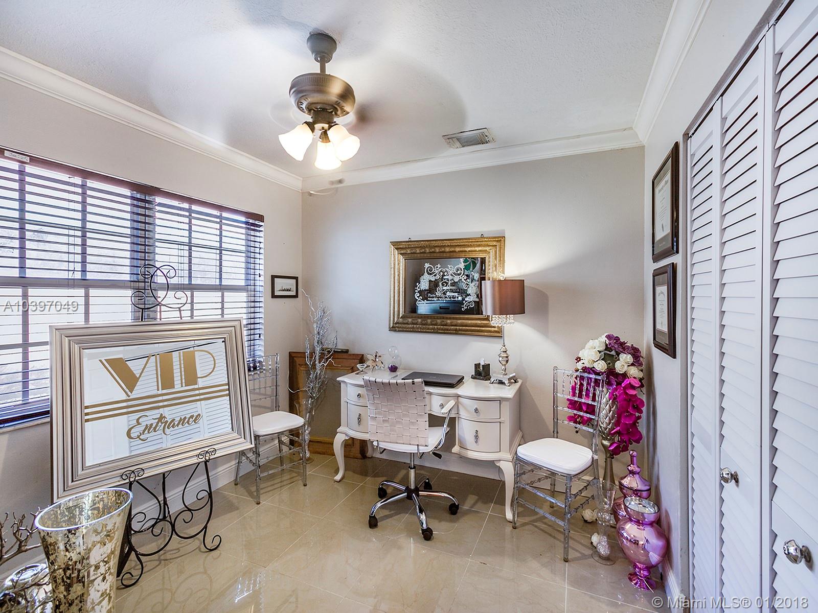 TAMIAMI LAKES SEC 3 - Residential