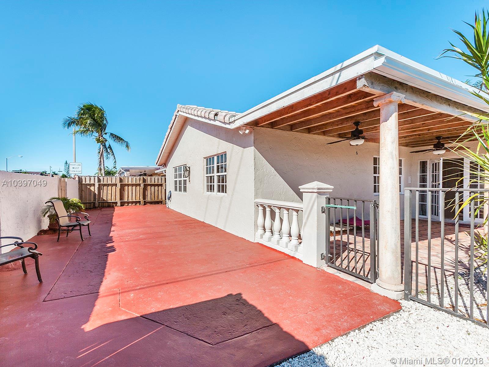 TAMIAMI LAKES SEC 3 - Residential