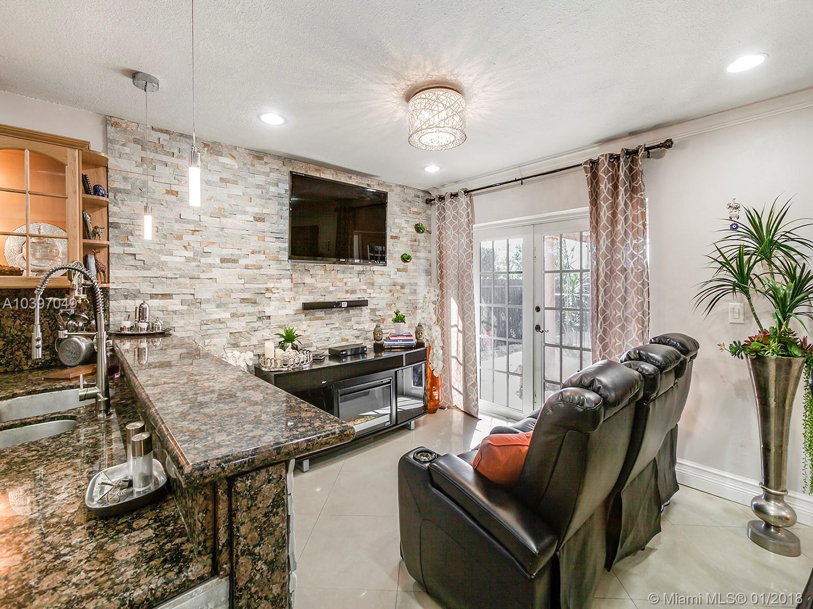 TAMIAMI LAKES SEC 3 - Residential