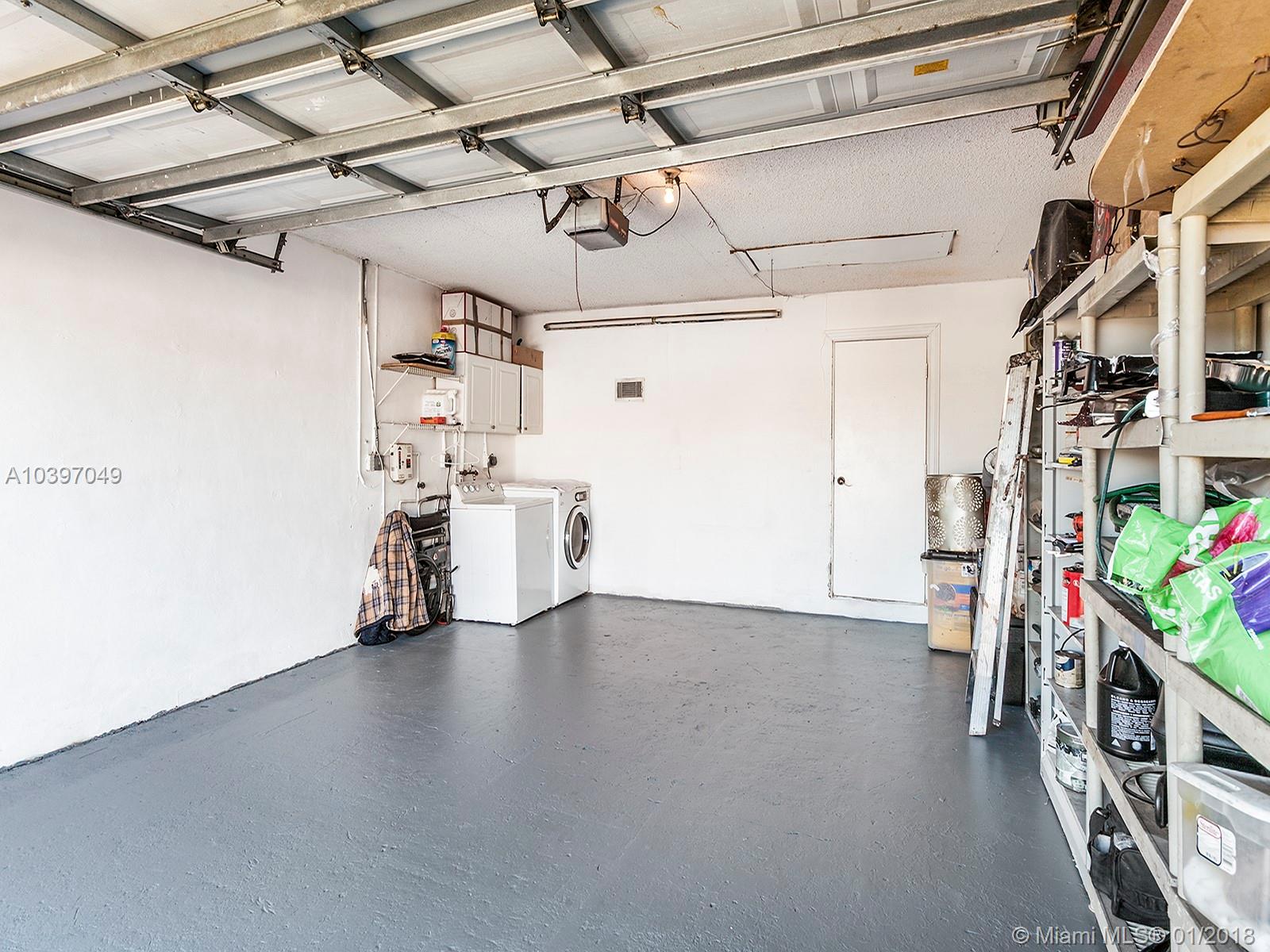 TAMIAMI LAKES SEC 3 - Residential