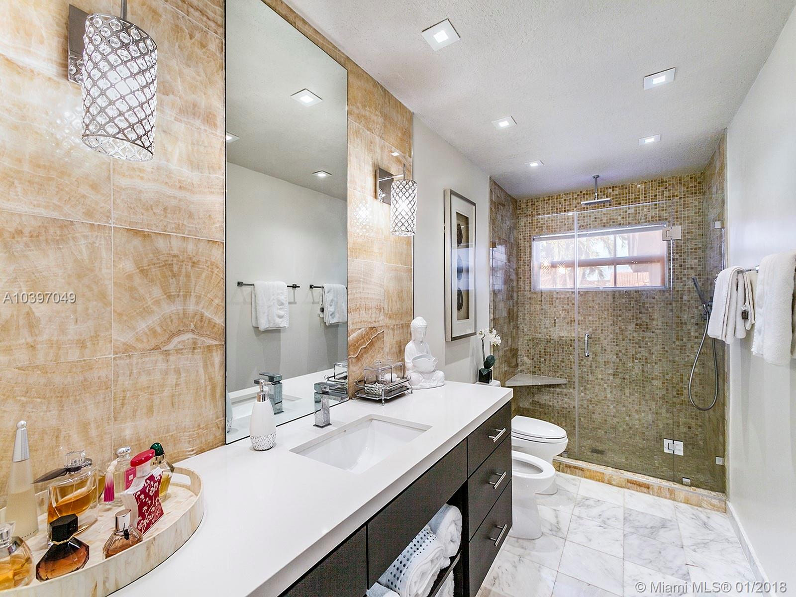 TAMIAMI LAKES SEC 3 - Residential