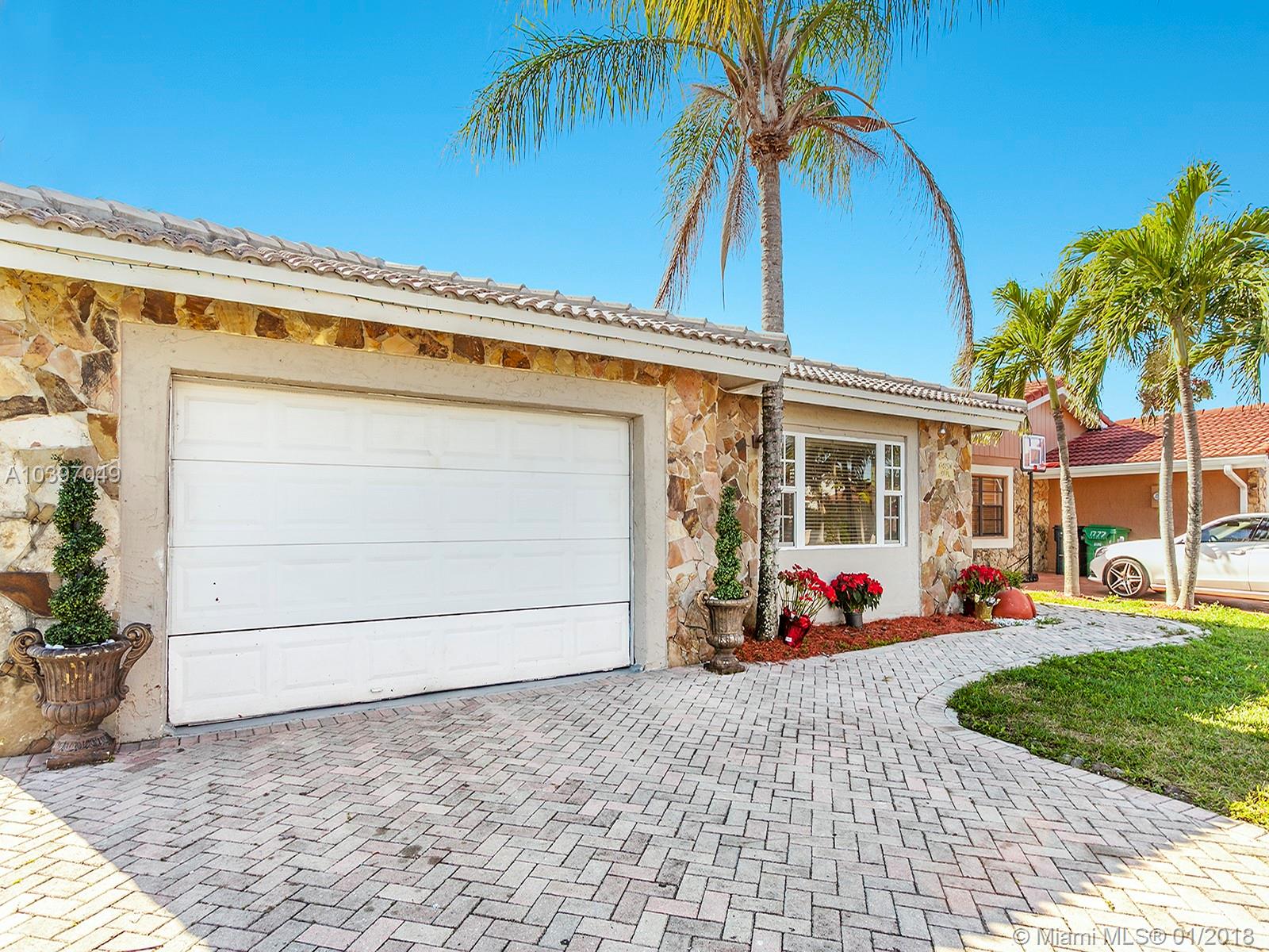 TAMIAMI LAKES SEC 3 - Residential