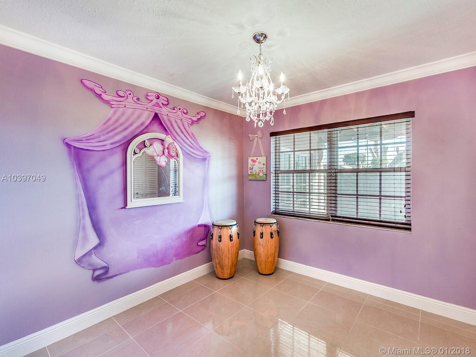 TAMIAMI LAKES SEC 3 - Residential