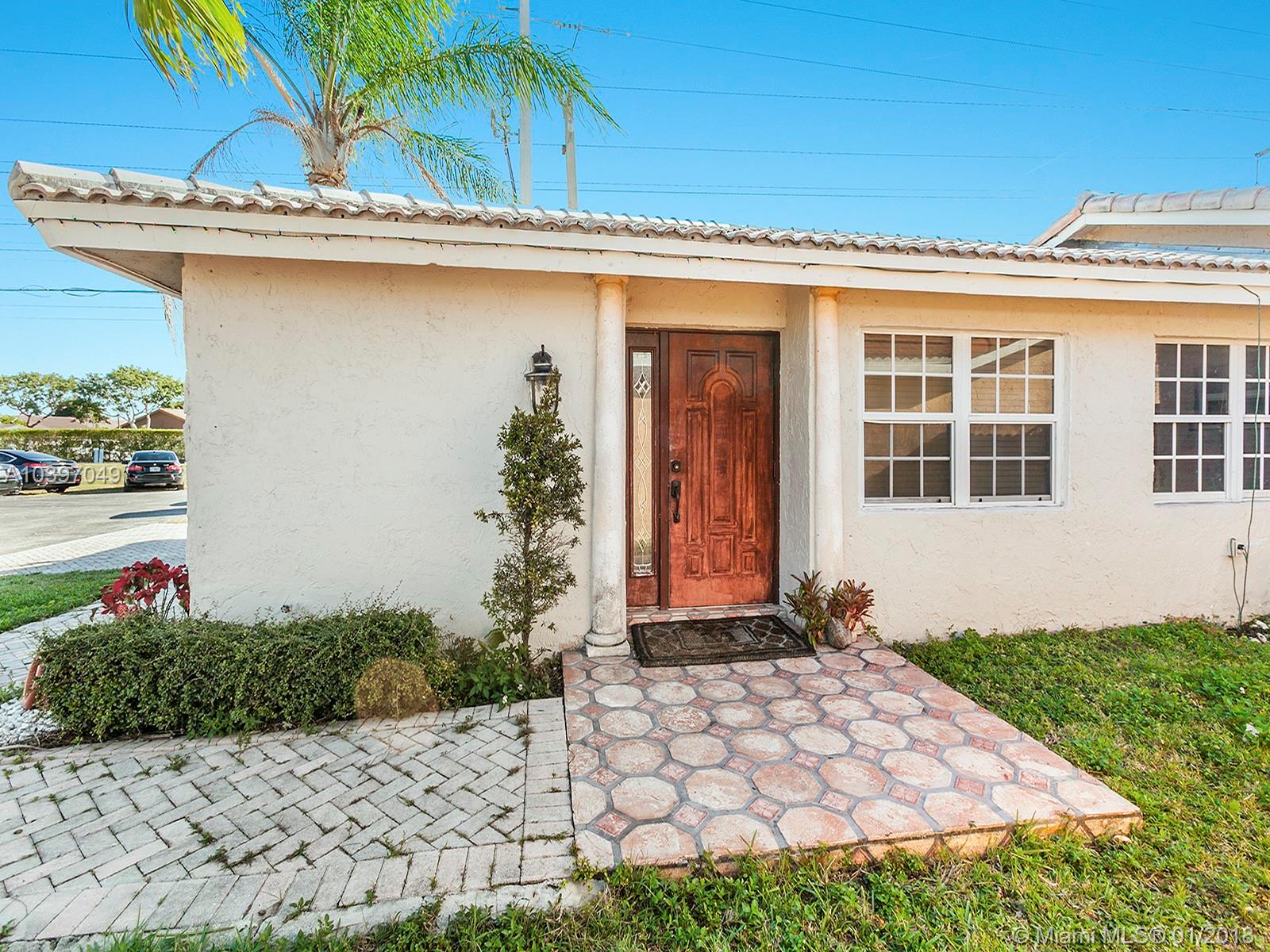 TAMIAMI LAKES SEC 3 - Residential