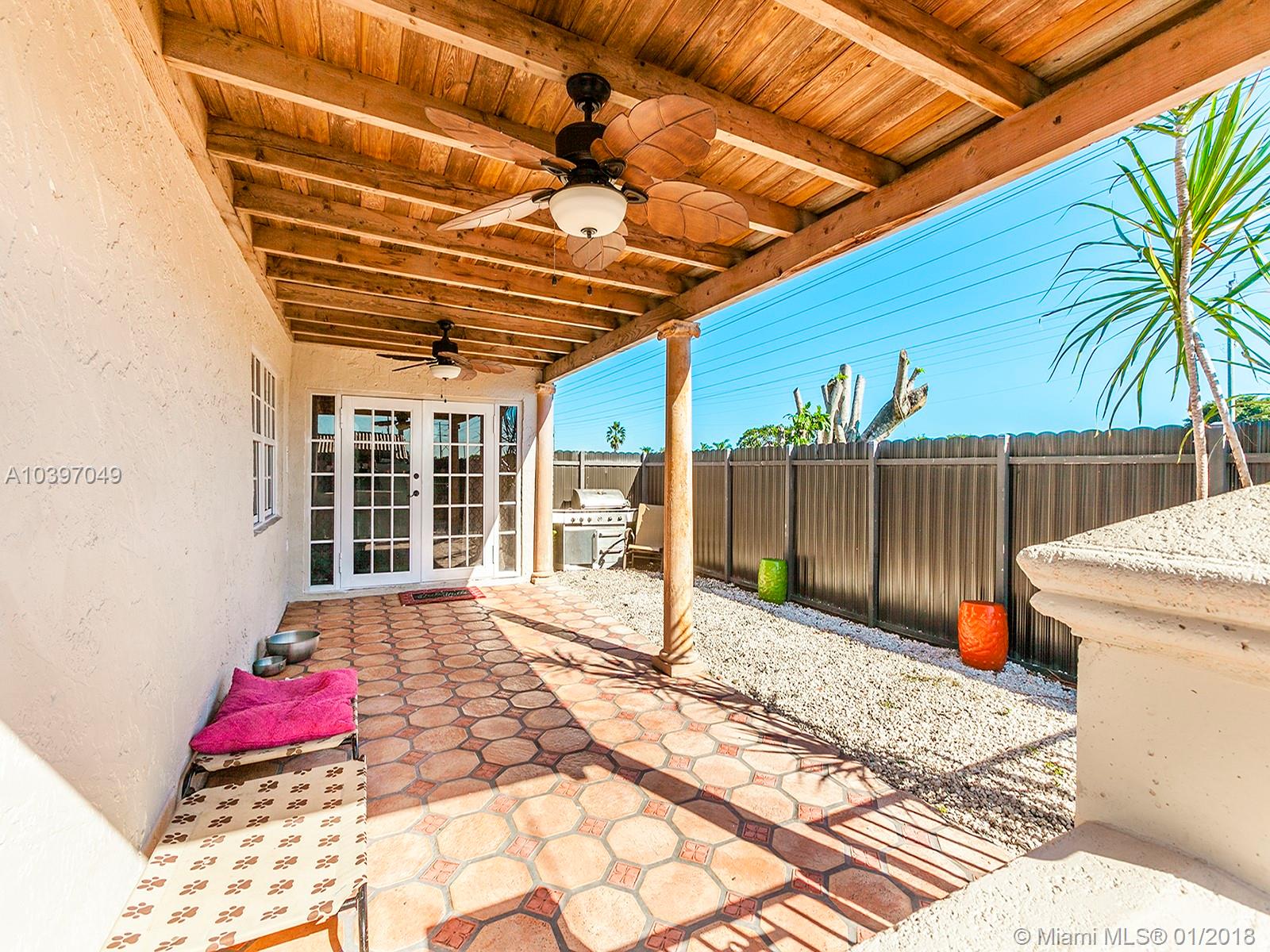 TAMIAMI LAKES SEC 3 - Residential