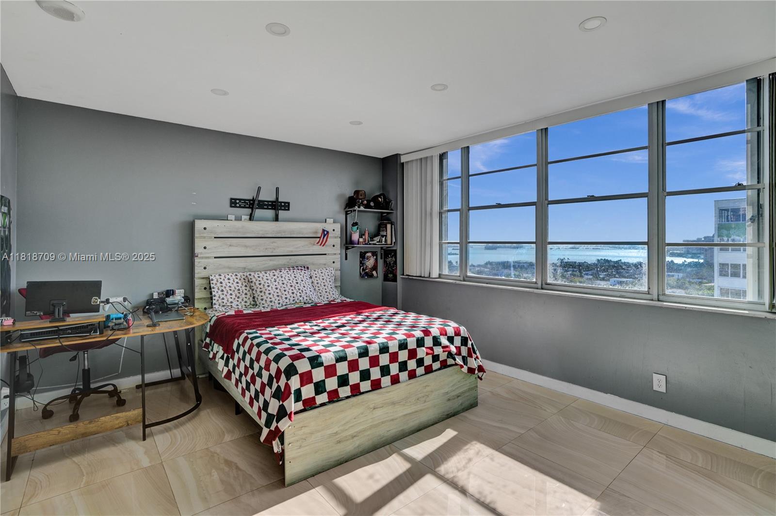 BAYVIEW TOWERS CONDO SOUT - Residential