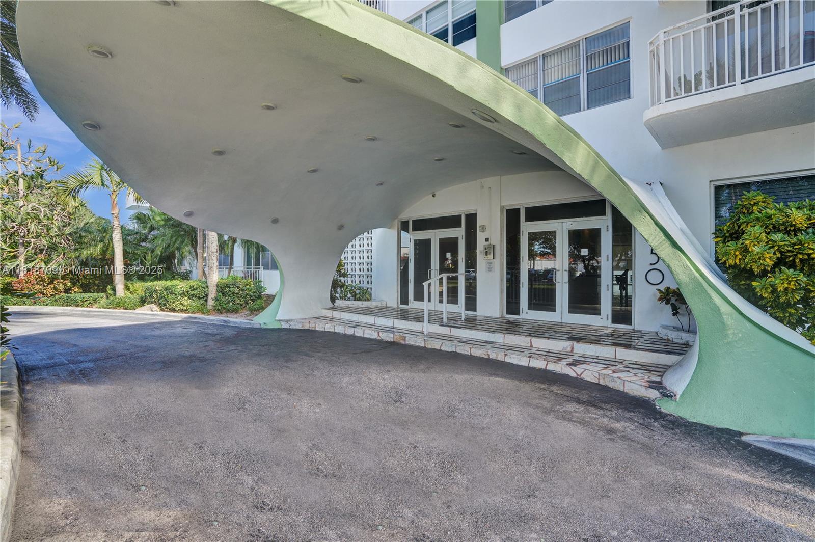 BAYVIEW TOWERS CONDO SOUT - Residential