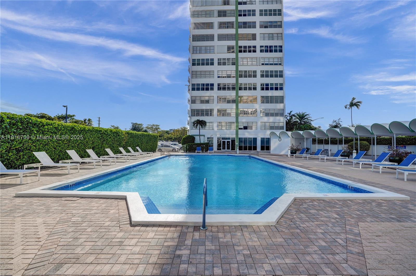 BAYVIEW TOWERS CONDO SOUT - Residential