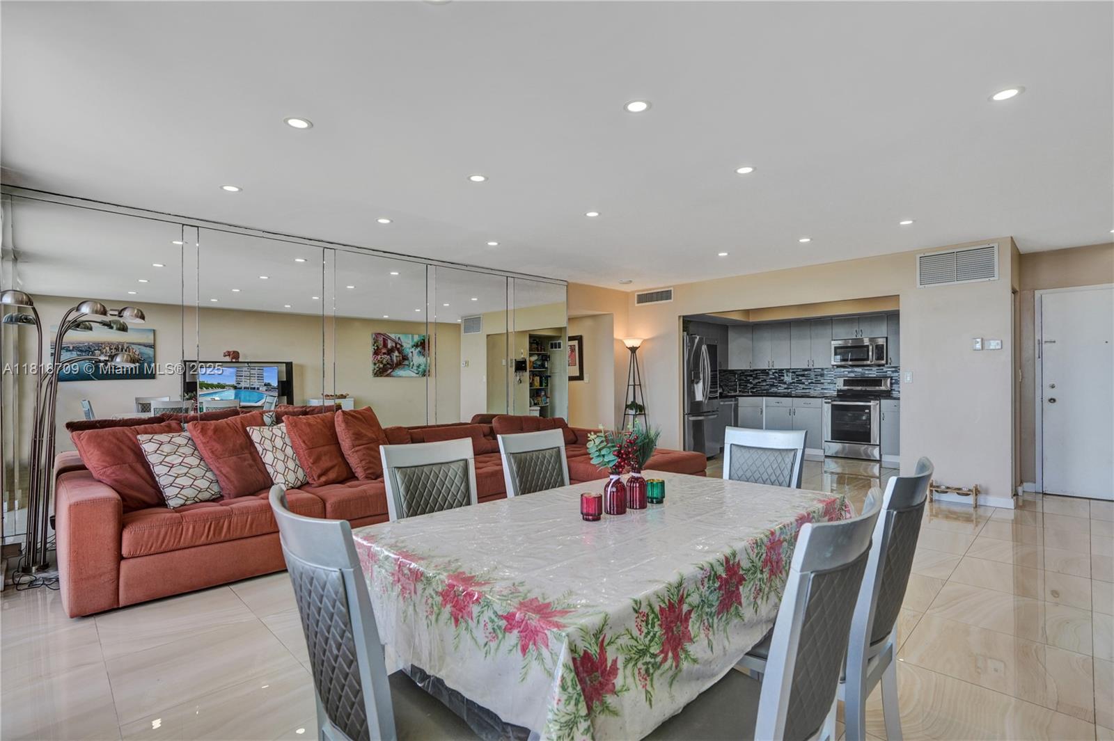 BAYVIEW TOWERS CONDO SOUT - Residential