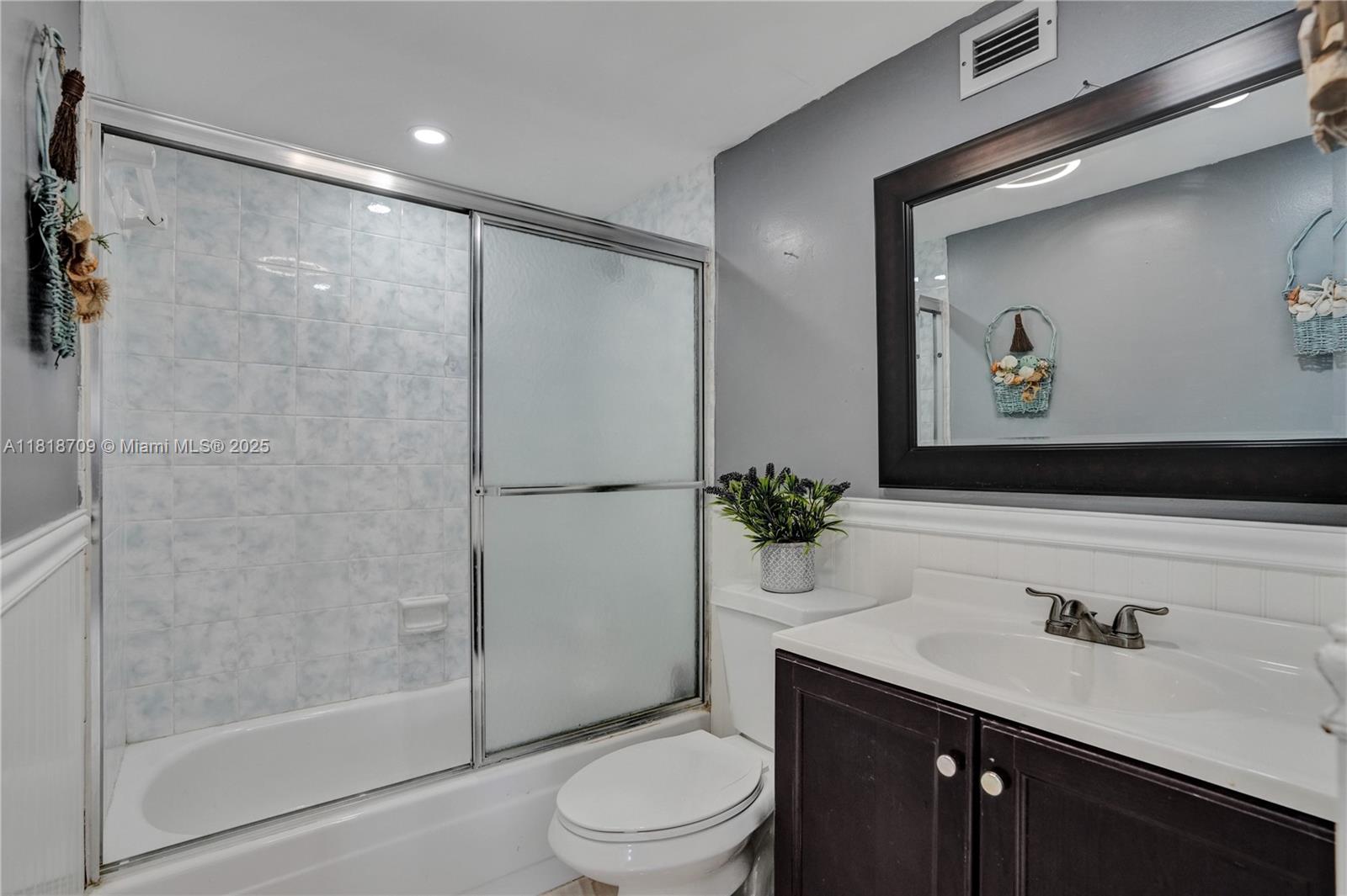 BAYVIEW TOWERS CONDO SOUT - Residential