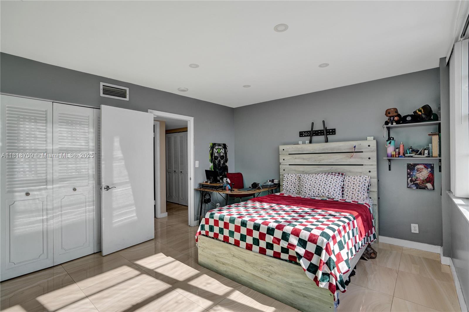 BAYVIEW TOWERS CONDO SOUT - Residential