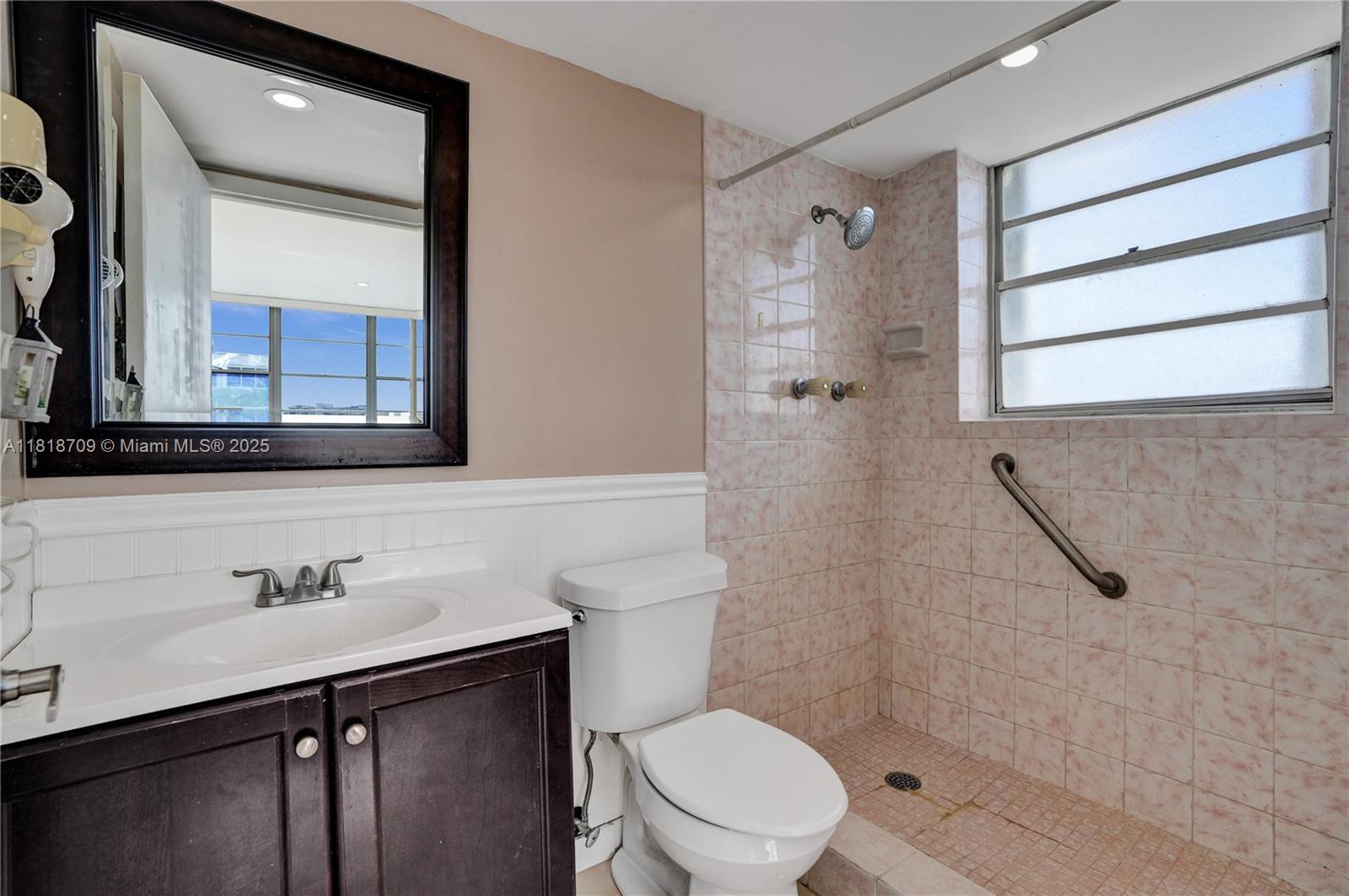 BAYVIEW TOWERS CONDO SOUT - Residential