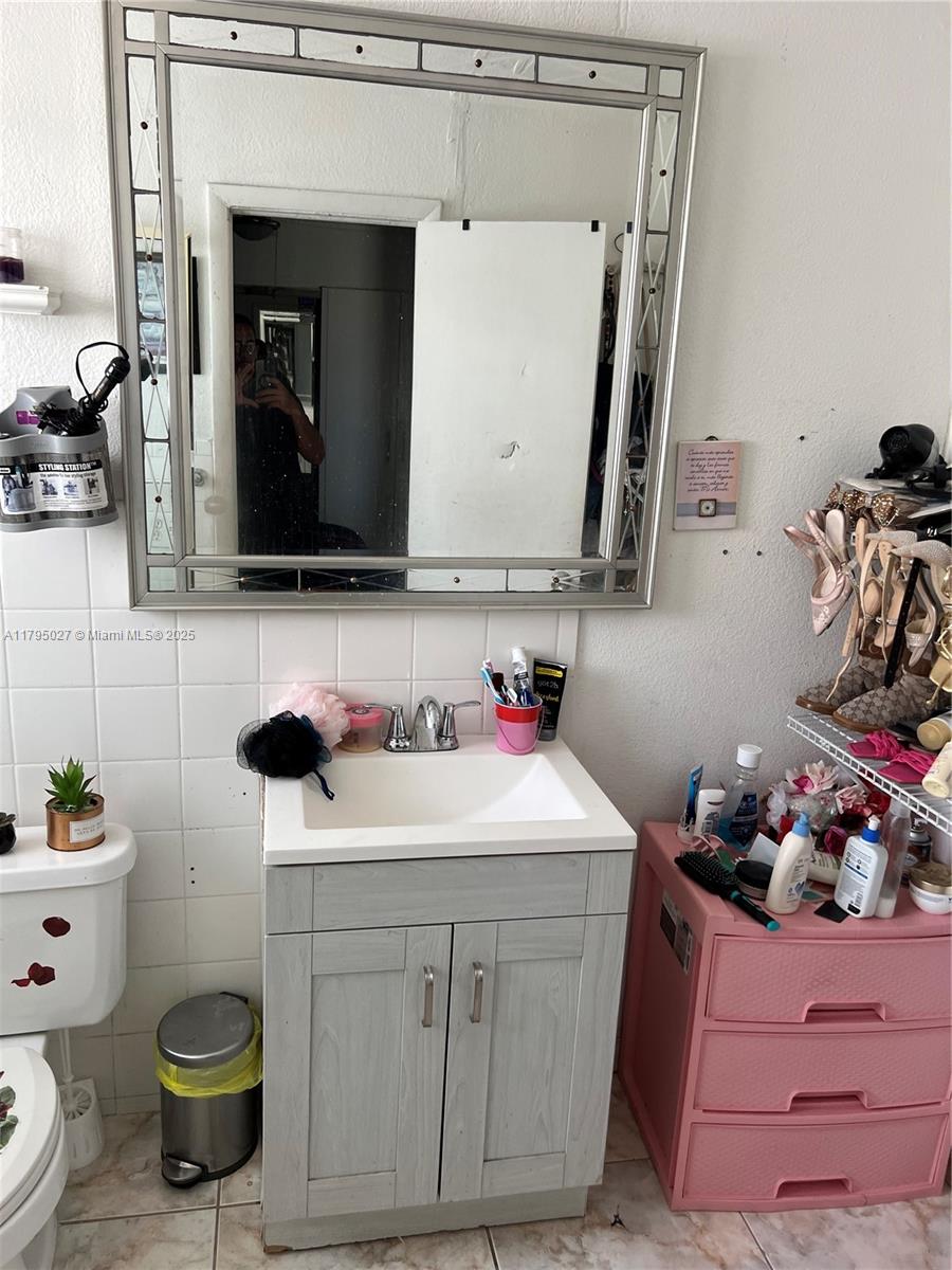 SUNSET MANOR - Residential